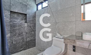 Casa en Venta en Cancún en Residencial Lagos del Sol con Terraza y Alberca