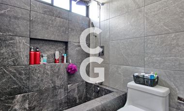 Casa en Venta en Cancún en Residencial Lagos del Sol con Terraza y Alberca