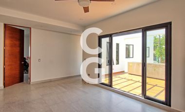 Casa en Venta en Cancún en Residencial Lagos del Sol con Terraza y Alberca