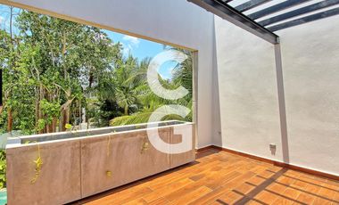 Casa en Venta en Cancún en Residencial Lagos del Sol con Terraza y Alberca