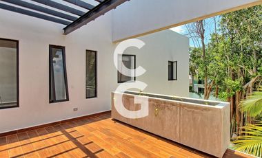 Casa en Venta en Cancún en Residencial Lagos del Sol con Terraza y Alberca