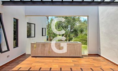 Casa en Venta en Cancún en Residencial Lagos del Sol con Terraza y Alberca