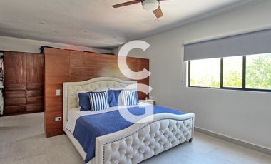 Casa en Venta en Cancún en Residencial Lagos del Sol con Terraza y Alberca