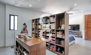 Casa en Venta en Cancún en Residencial Lagos del Sol con Terraza y Alberca