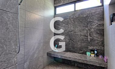 Casa en Venta en Cancún en Residencial Lagos del Sol con Terraza y Alberca