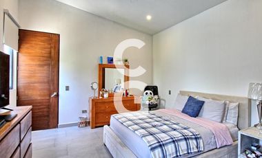 Casa en Venta en Cancún en Residencial Lagos del Sol con Terraza y Alberca