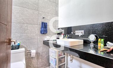 Casa en Venta en Cancún en Residencial Lagos del Sol con Terraza y Alberca