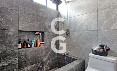 Casa en Venta en Cancún en Residencial Lagos del Sol con Terraza y Alberca