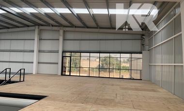Bodega de almacenamiento y logística de 1500 a 2100 m²