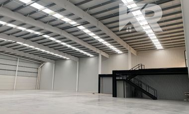 Bodega de almacenamiento y logística de 1500 a 2100 m²