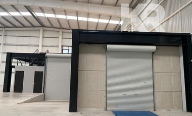 Bodega de almacenamiento y logística de 1500 a 2100 m²