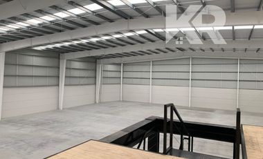 Bodega de almacenamiento y logística de 1500 a 2100 m²