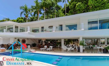 Casa en renta vacacional par 12 personas. Terraza, alberca, asoleadero, sala, espectacular vista a la bahía de Acapulco