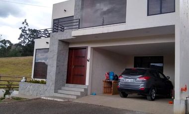 Casa de cuatro habitaciones-Tarqui