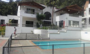 HERMOSÍSIMA FINCA PLANA DE UNA CUADRA EN GIRARDOTA ANTIOQUIA COLOMBIA