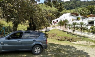 HERMOSÍSIMA FINCA PLANA DE UNA CUADRA EN GIRARDOTA ANTIOQUIA COLOMBIA