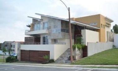 Espectacular residencia con vista al mar