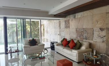 Espectacular residencia con vista al mar