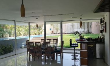 Espectacular residencia con vista al mar