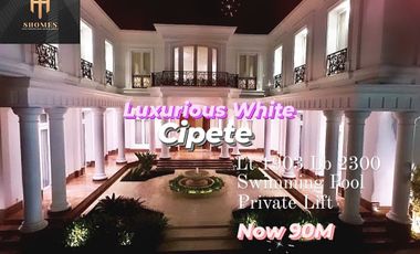 Luxurious Classic White House at Cipete Dekat Kebayoran Baru
