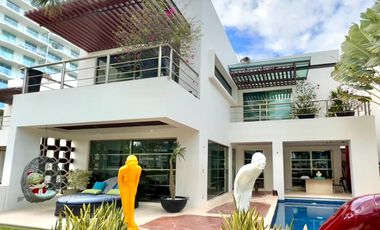 Venta de Villa de Lujo en Nuevo Cancún con Acceso a la Playa
