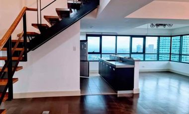 For Sale: 3 Bedroom Loft with Magnificent View in Edades Tower, Makati