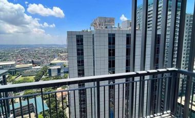 READY FOR OCCUPANCY/RFO 1 BEDROOM WITH PARKING AND BALCONY CONDOMINIUM AT PARK TRIANGLE RESIDENCES IN BONIFACIO GLOBAL CITY/BGC