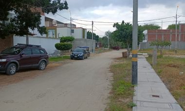 VENDO TERRENO EN LA URB. LOS ABOGADOS - PIURA