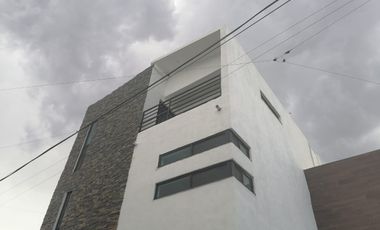 CASA EN VENTA EN APODACA NL ZONA VALLE DE SAN MIGUEL SECTOR II/PRIVADA 3 NIVELES
