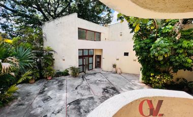 CENTRO CULTURAL O RESIDENCIA CON GRAN TERRENO CERCA DEL CENTRO HISTORICO DE MERIDA