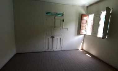 VENDO LOCAL COMERCIAL EN ESQUINA DE CALLE PIZARRO ( SEGUNDO PISO)
