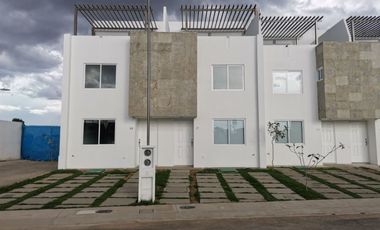 CASA EN VENTA CUAUTLANCINGO FRACCIONAMIENTO PRIVADO FRENTE A ALBERCA Y ÁREA VERDE
