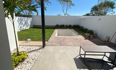 Casa en venta con alberca con recamara en PB en privada con amenidades
