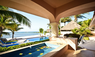 Espectacular villa frente al mar. Con todo detalle y el lujo más deseado.