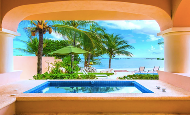 Espectacular villa frente al mar. Con todo detalle y el lujo más deseado.