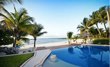 Espectacular villa frente al mar. Con todo detalle y el lujo más deseado.