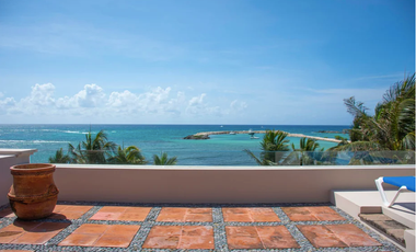 Espectacular villa frente al mar. Con todo detalle y el lujo más deseado.