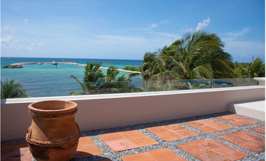 Espectacular villa frente al mar. Con todo detalle y el lujo más deseado.