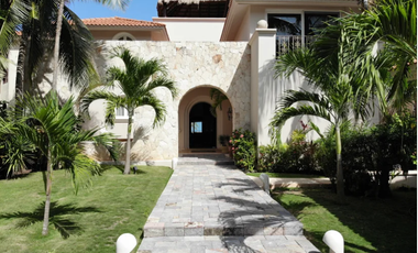 Espectacular villa frente al mar. Con todo detalle y el lujo más deseado.