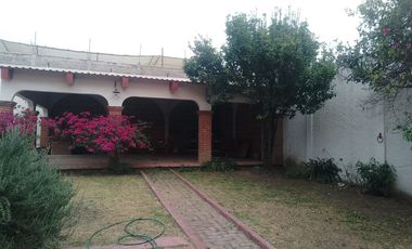 OPORTUNIDAD VENTA Casa habitación, con amplios jardines, arboles frutales, asador y salón de fiestas