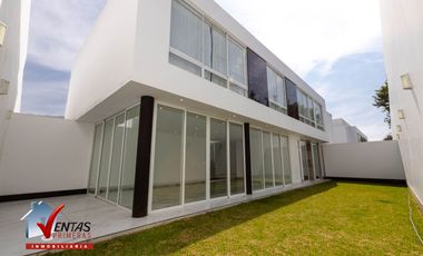 BELLA CASA EN CONDOMINIO DE 10 CASAS DE ESTRENO 3ER PISOS, ACABADOS A1, Y CUENTA CON UNA EXCELENTE ILUMINACIÓN NATURAL, AMBIENTES AMPLIOS Y CÓMODOS, D