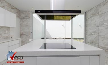BELLA CASA EN CONDOMINIO DE 10 CASAS DE ESTRENO 3ER PISOS, ACABADOS A1, Y CUENTA CON UNA EXCELENTE ILUMINACIÓN NATURAL, AMBIENTES AMPLIOS Y CÓMODOS, D