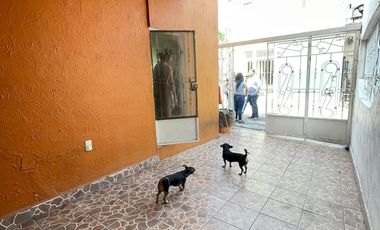CASA AMPLIA DE 3 NIVELES EN FRACCIONAMIENTO