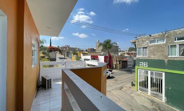 CASA AMPLIA DE 3 NIVELES EN FRACCIONAMIENTO
