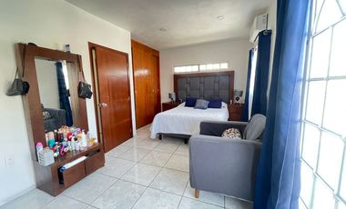 CASA AMPLIA DE 3 NIVELES EN FRACCIONAMIENTO