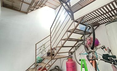 CASA AMPLIA DE 3 NIVELES EN FRACCIONAMIENTO