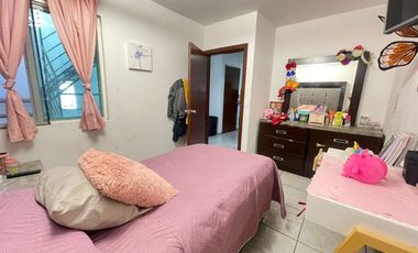 CASA AMPLIA DE 3 NIVELES EN FRACCIONAMIENTO