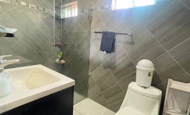 CASA AMPLIA DE 3 NIVELES EN FRACCIONAMIENTO