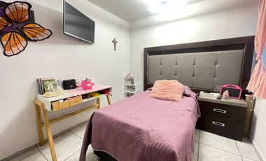 CASA AMPLIA DE 3 NIVELES EN FRACCIONAMIENTO