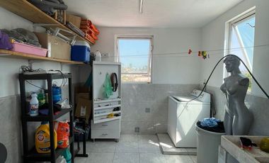CASA AMPLIA DE 3 NIVELES EN FRACCIONAMIENTO